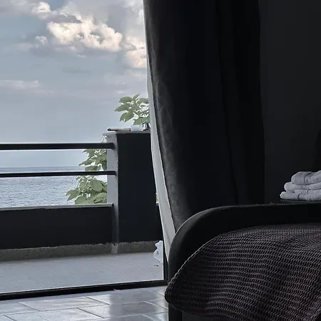 Hellofrom House Hotel *