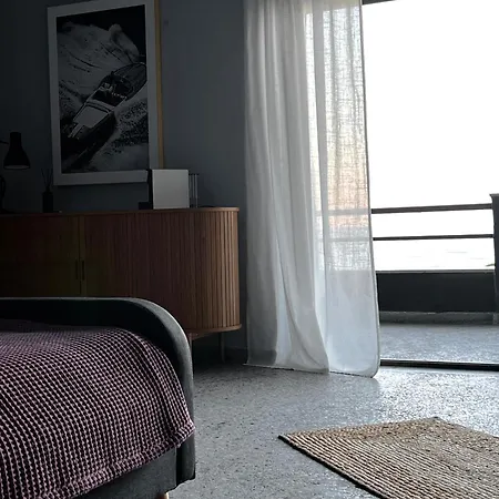 Hotel Hellofrom House *