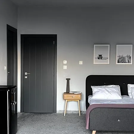 Hotel Hellofrom House *