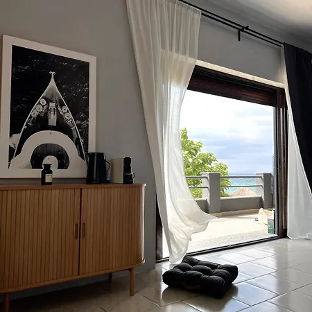 Hellofrom House Otel