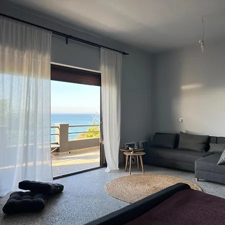 Hotel Hellofrom House Loutra Elevtheron
